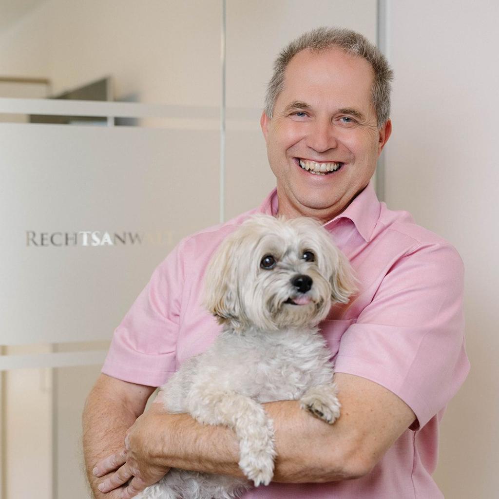 Erich Münzker mit Otti und Hemd 2025